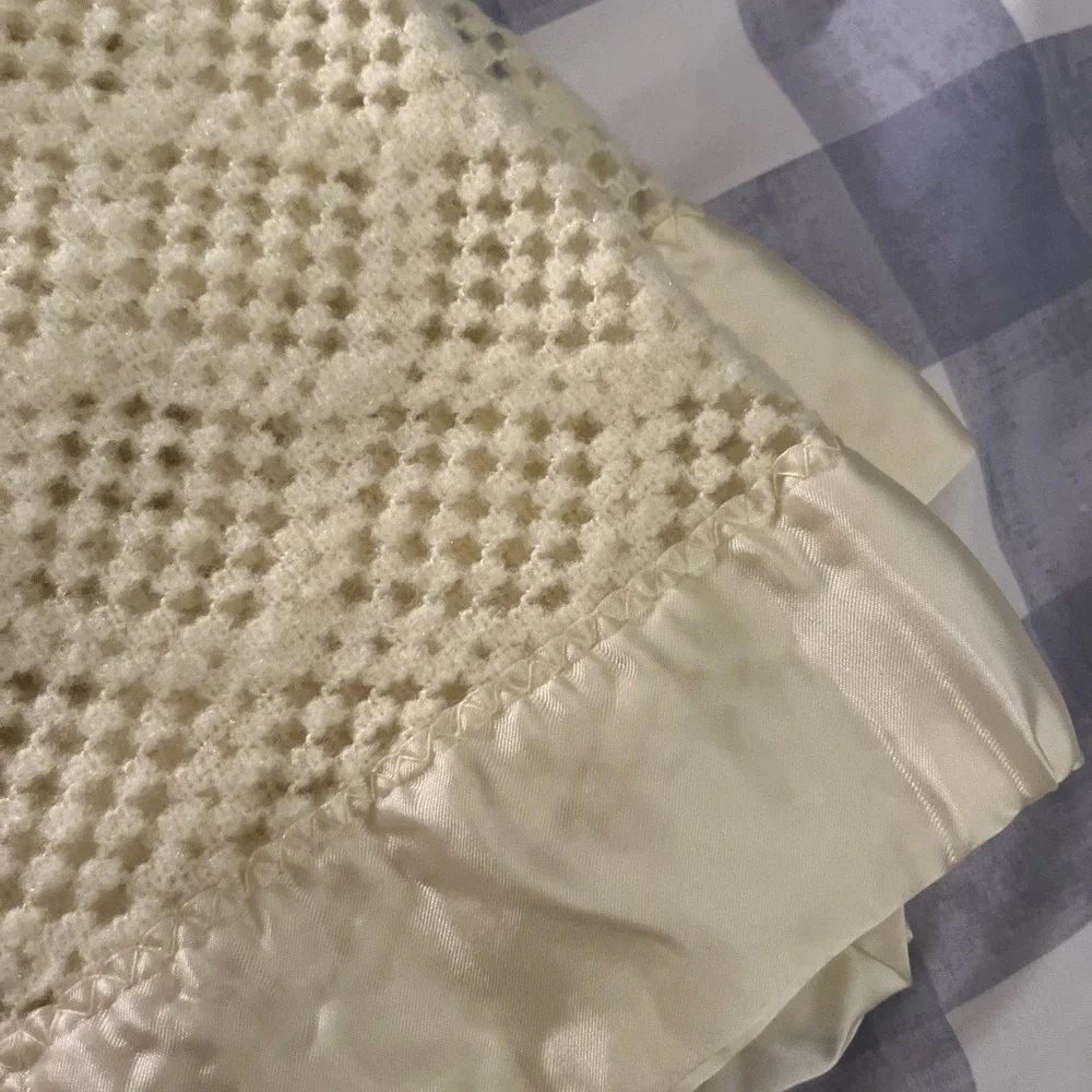 Vtg Yellow Waffle Weave Satin Trim Baby Blanket Triangle Design Crib North Star